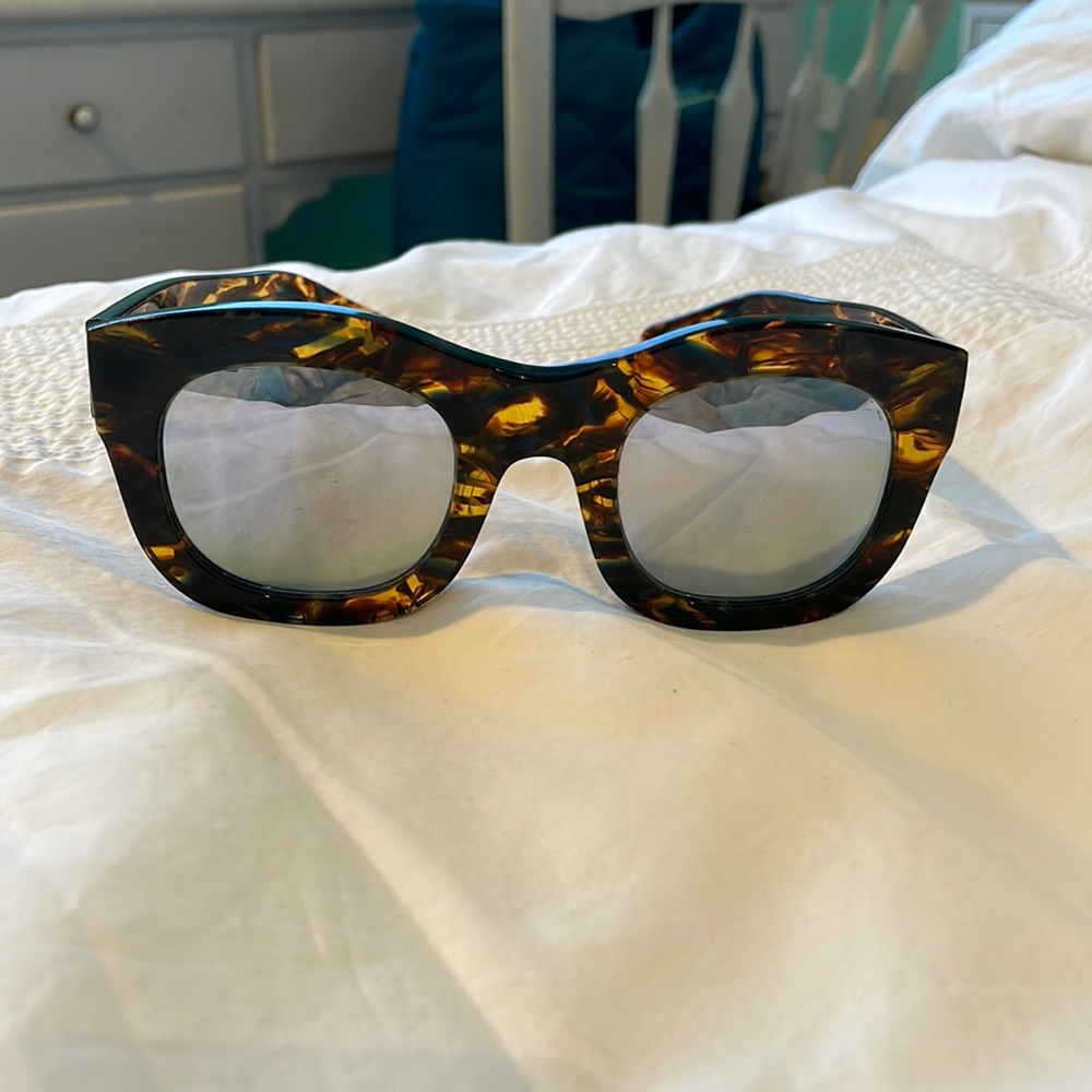 Illesteva square/car eye sunglasses